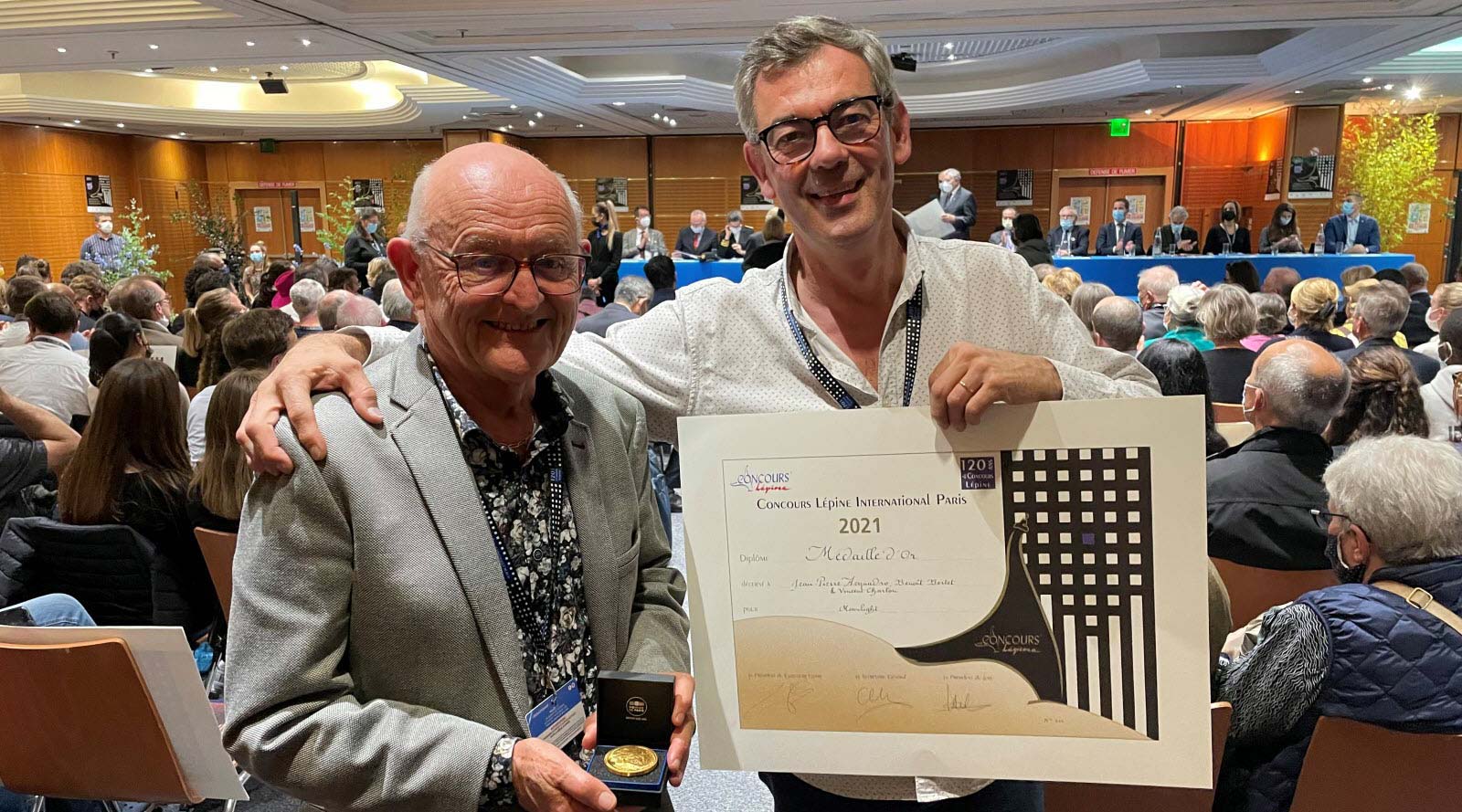 Dauphiné Libéré Isère - Une médaille d’or au concours Lépine pour les Isérois inventeurs du Moonlight qui désinfecte les instruments à vent